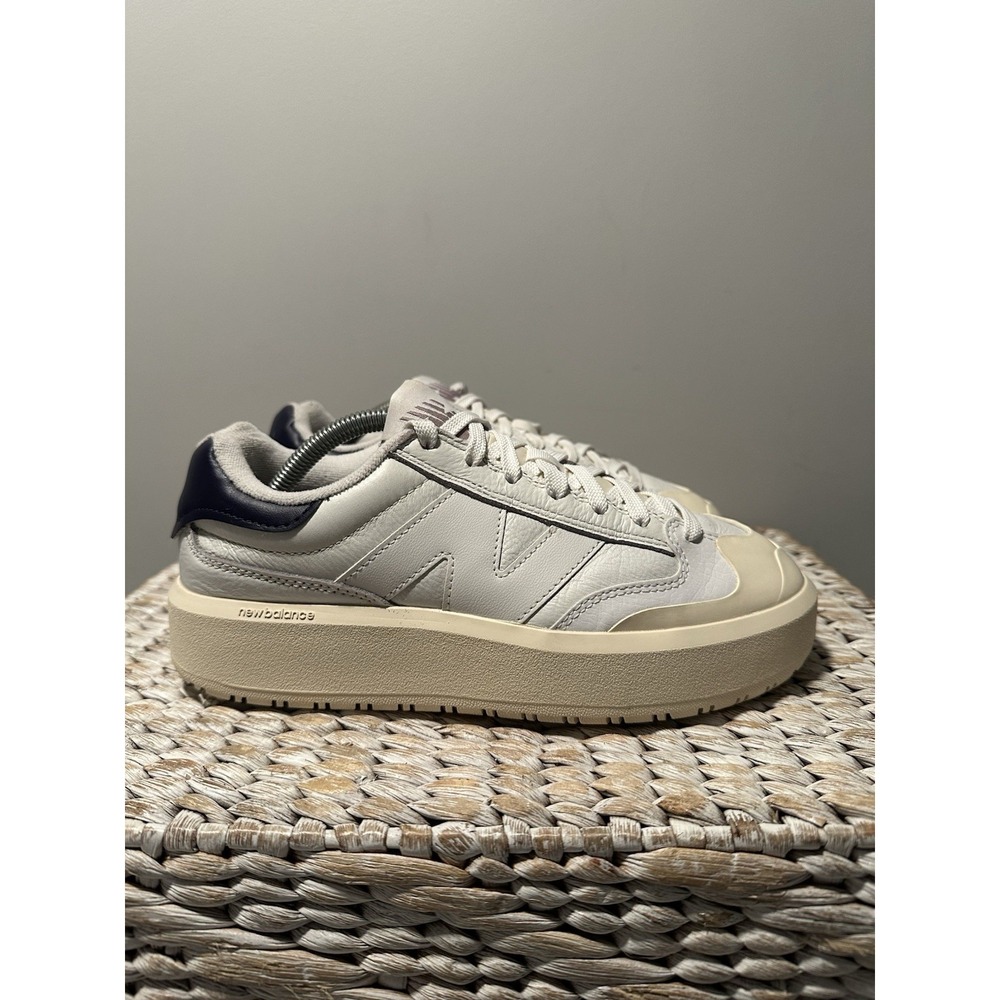 New Balance White Moonbeam CT302LC Women's Size 6 D Round Toe Laced Up Casual